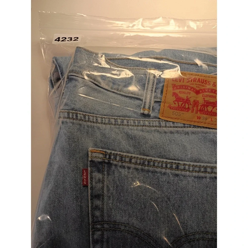 Levis 505 Regular Fit Straight Leg Light Wash Denim Jeans Men's Five Pocket NWOT